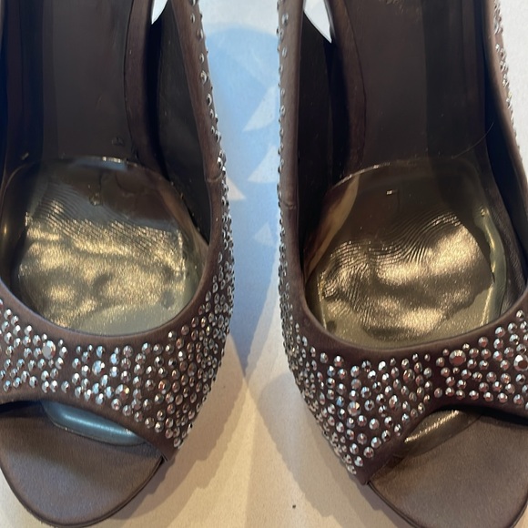 BCBGMaxAxazria Suede Crystal Embellished Peep Toe High Heels, Size 8 1/2B - Picture 9 of 10